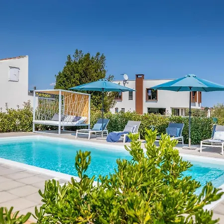 Amia וילה פולה