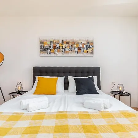 וילה Amia פולה